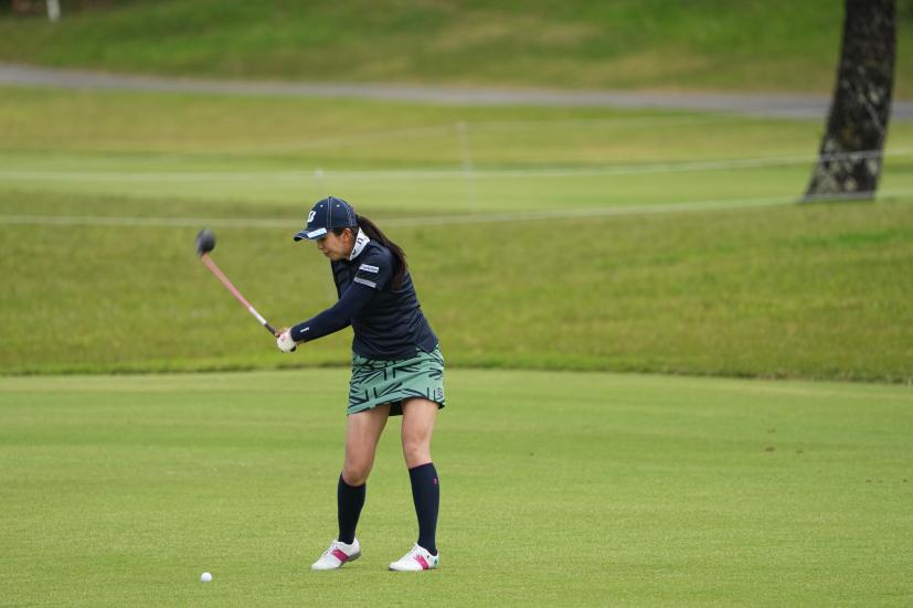 堀琴音のフェアウェイウッドスイング（斜め前方）連続写真【2022年ダイキンオーキッドレディスゴルフトーナメント】