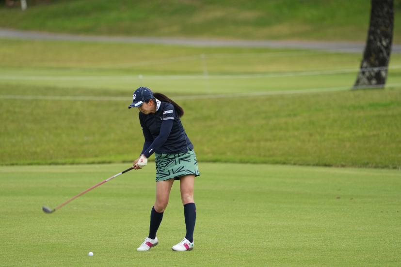 堀琴音のフェアウェイウッドスイング（斜め前方）連続写真【2022年ダイキンオーキッドレディスゴルフトーナメント】