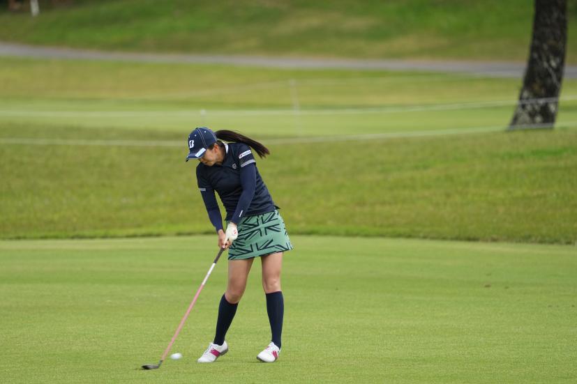 堀琴音のフェアウェイウッドスイング（斜め前方）連続写真【2022年ダイキンオーキッドレディスゴルフトーナメント】