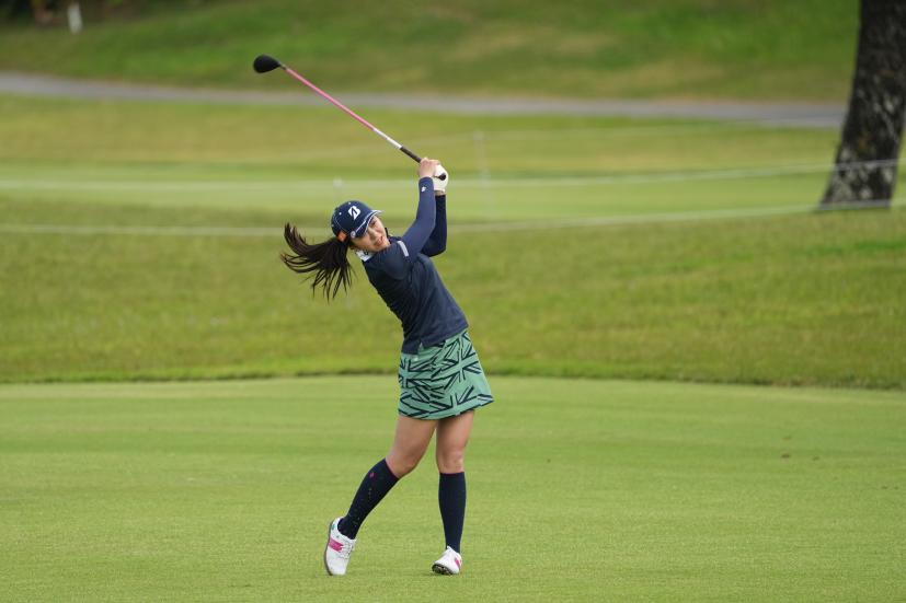 堀琴音のフェアウェイウッドスイング（斜め前方）連続写真【2022年ダイキンオーキッドレディスゴルフトーナメント】