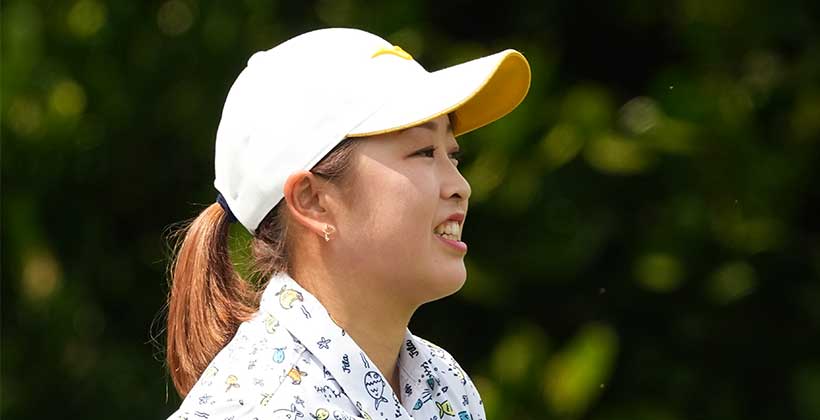 西郷真央のドライバースイング(後方)連続写真【2022年ダイキンオーキッドレディスゴルフトーナメント】