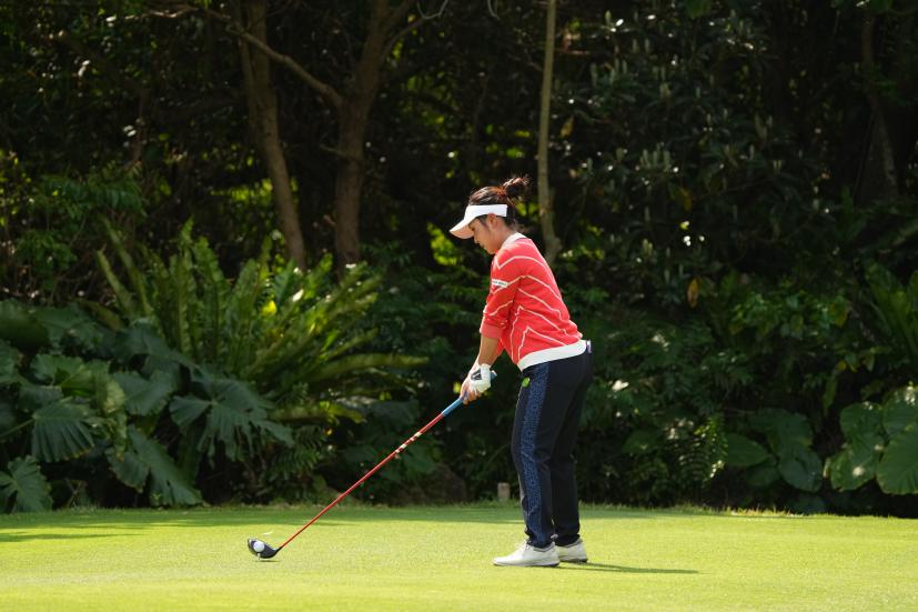 青木瀬令奈のドライバースイング（斜め前方）連続写真【2022年ダイキンオーキッドレディスゴルフトーナメント】