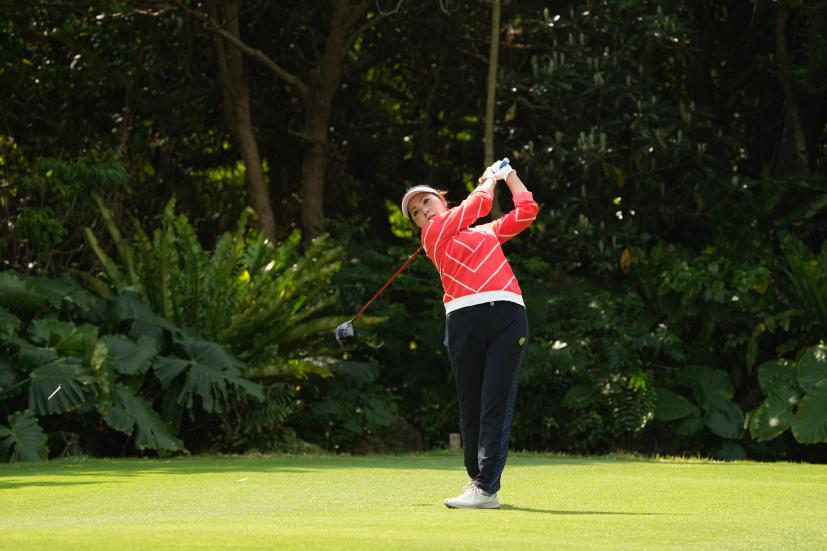 青木瀬令奈のドライバースイング（斜め前方）連続写真【2022年ダイキンオーキッドレディスゴルフトーナメント】