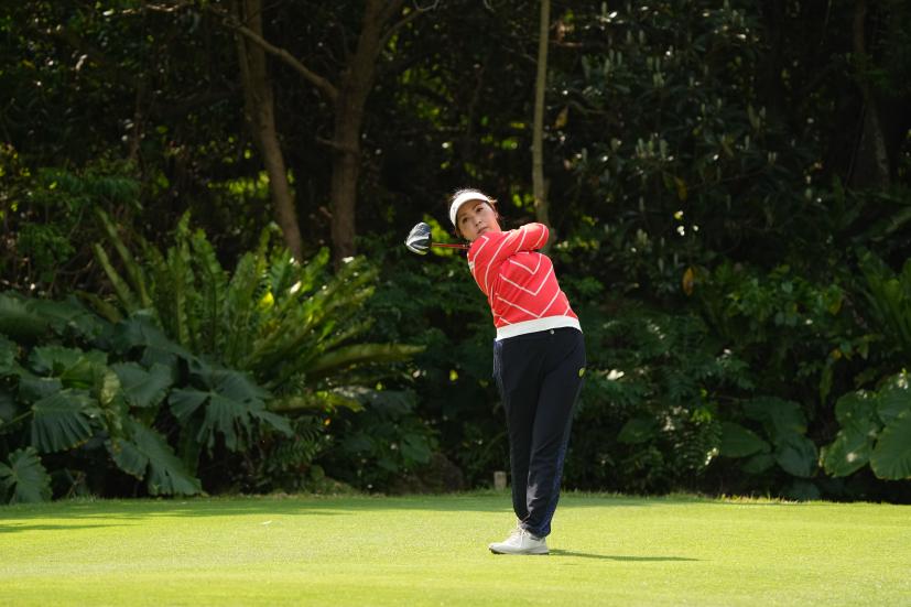 青木瀬令奈のドライバースイング（斜め前方）連続写真【2022年ダイキンオーキッドレディスゴルフトーナメント】