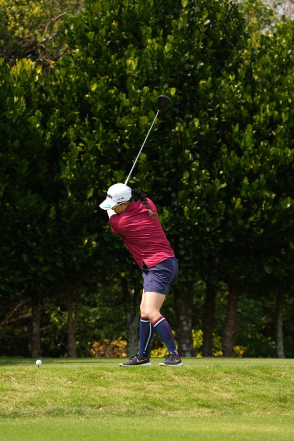 勝みなみのドライバースイング（斜め前方）連続写真【2022年ダイキンオーキッドレディスゴルフトーナメント】