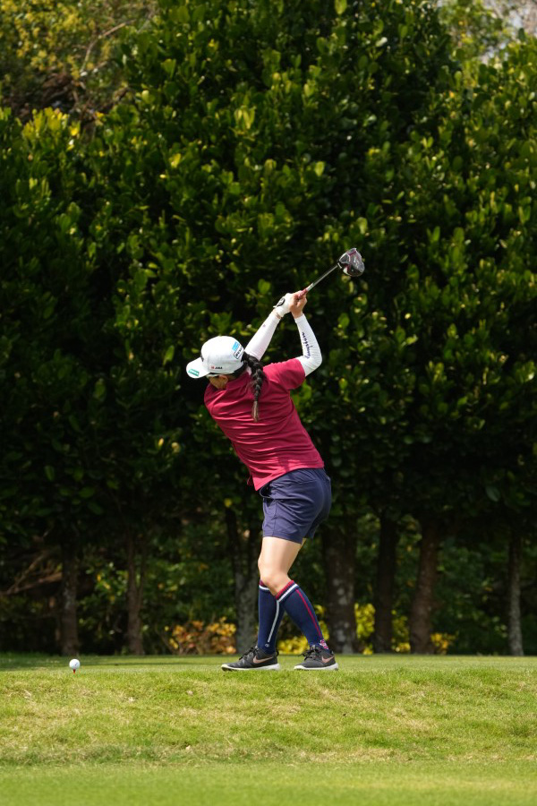 勝みなみのドライバースイング（斜め前方）連続写真【2022年ダイキンオーキッドレディスゴルフトーナメント】