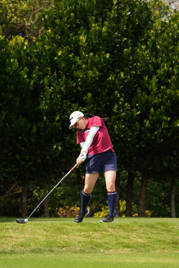 勝みなみのドライバースイング（斜め前方）連続写真【2022年ダイキンオーキッドレディスゴルフトーナメント】