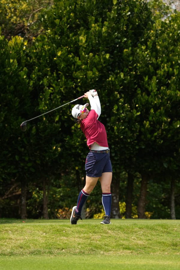 勝みなみのドライバースイング（斜め前方）連続写真【2022年ダイキンオーキッドレディスゴルフトーナメント】