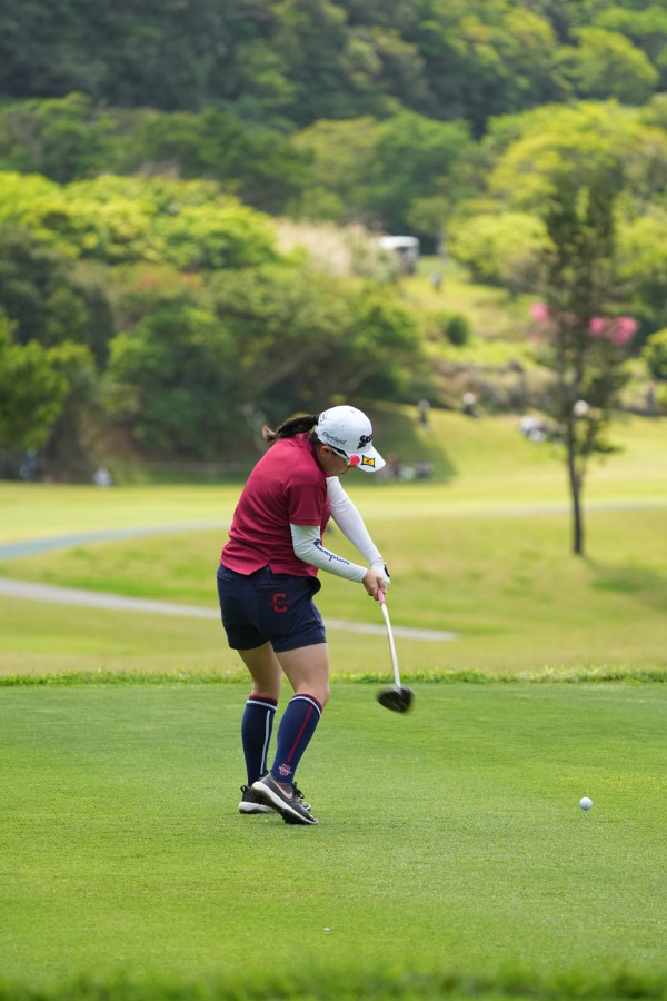 勝みなみのドライバースイング（後方）連続写真【2022年ダイキンオーキッドレディスゴルフトーナメント】