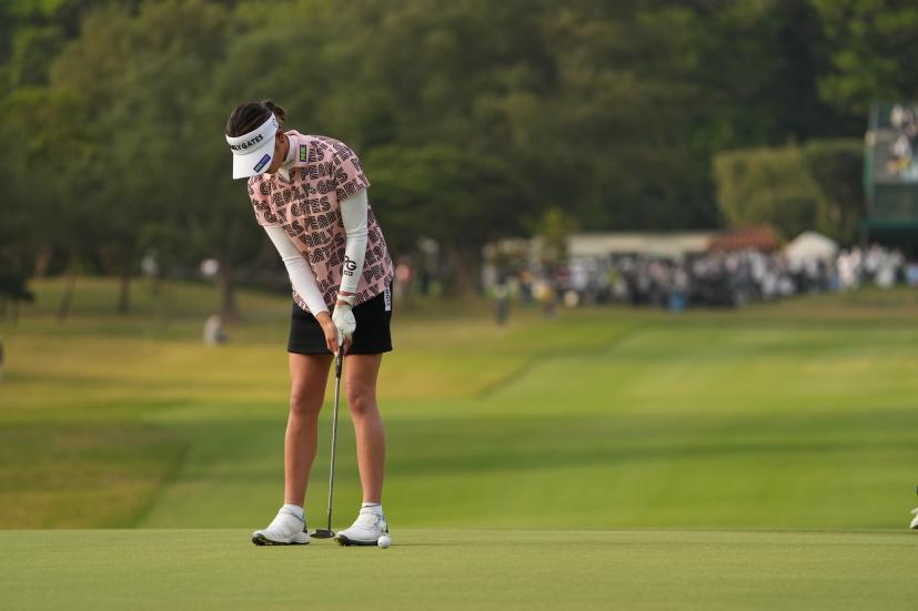 原英莉花のパッティングストローク（前方）連続写真【2022年ダイキンオーキッドレディスゴルフトーナメント】