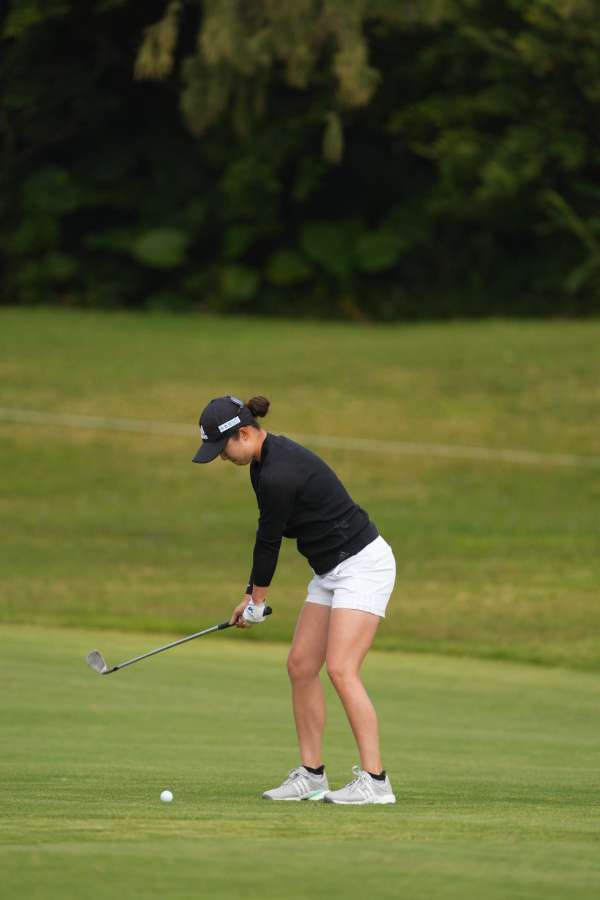 森田遥のウェッジスイング（斜め前方）連続写真【2022年ダイキンオーキッドレディスゴルフトーナメント】