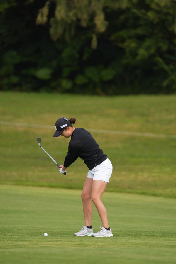 森田遥のウェッジスイング（斜め前方）連続写真【2022年ダイキンオーキッドレディスゴルフトーナメント】