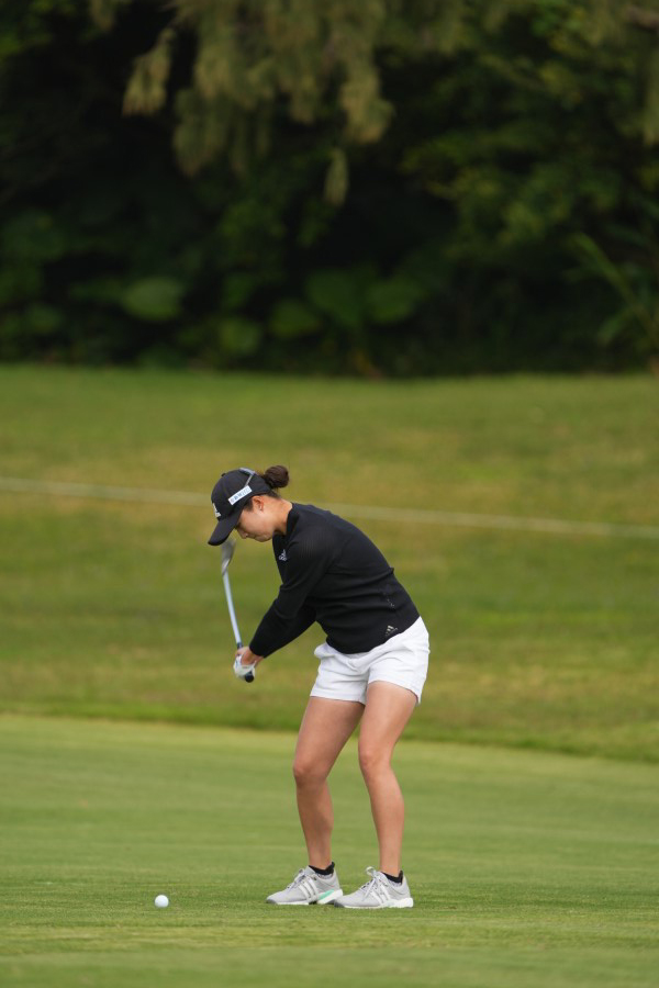 森田遥のウェッジスイング（斜め前方）連続写真【2022年ダイキンオーキッドレディスゴルフトーナメント】