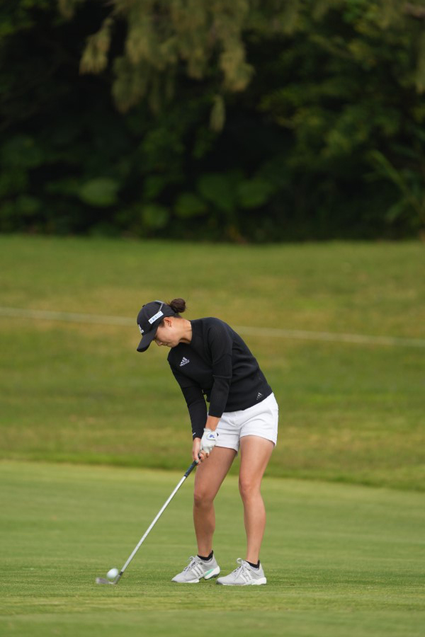 森田遥のウェッジスイング（斜め前方）連続写真【2022年ダイキンオーキッドレディスゴルフトーナメント】