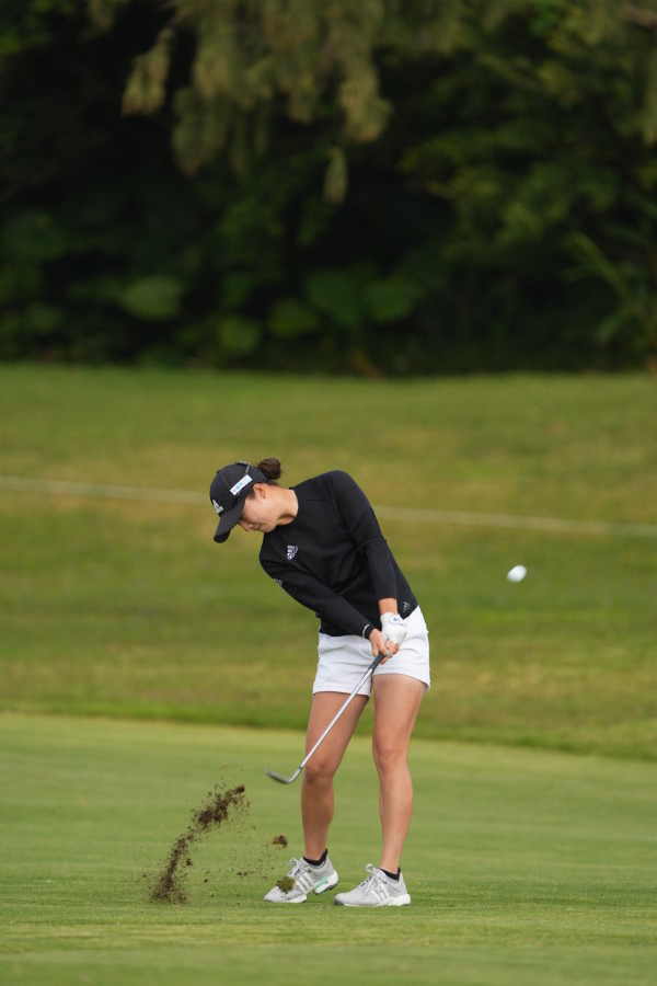 森田遥のウェッジスイング（斜め前方）連続写真【2022年ダイキンオーキッドレディスゴルフトーナメント】