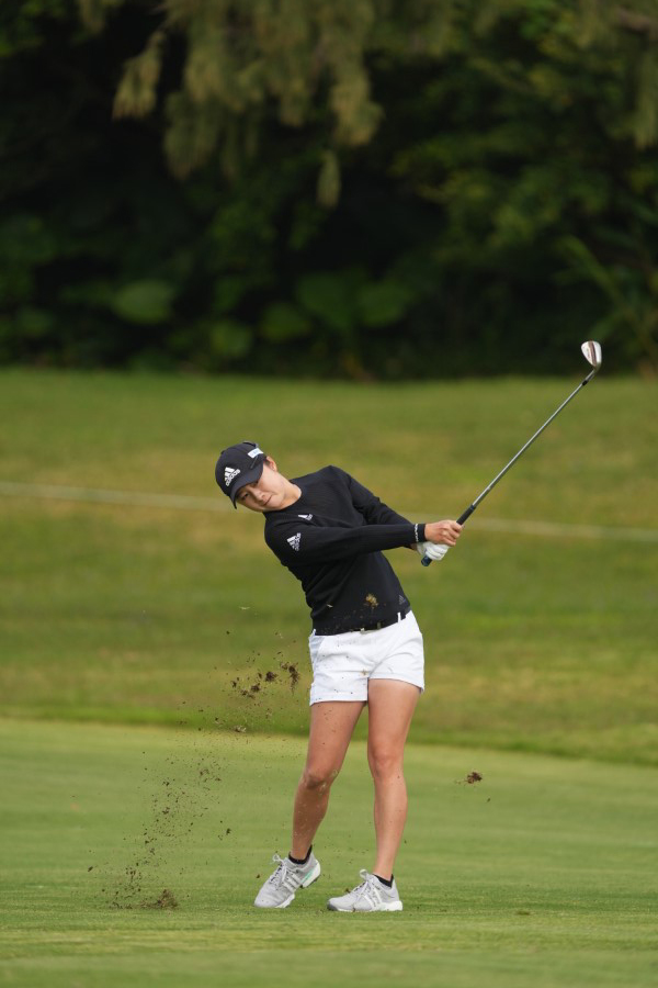 森田遥のウェッジスイング（斜め前方）連続写真【2022年ダイキンオーキッドレディスゴルフトーナメント】