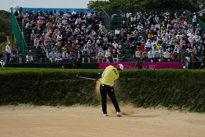 西郷真央のウェッジスイング（バンカー）連続写真【2022年ダイキンオーキッドレディスゴルフトーナメント】