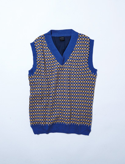 V-NECK KNIT VEST BLUE 価格は税込1万9800円