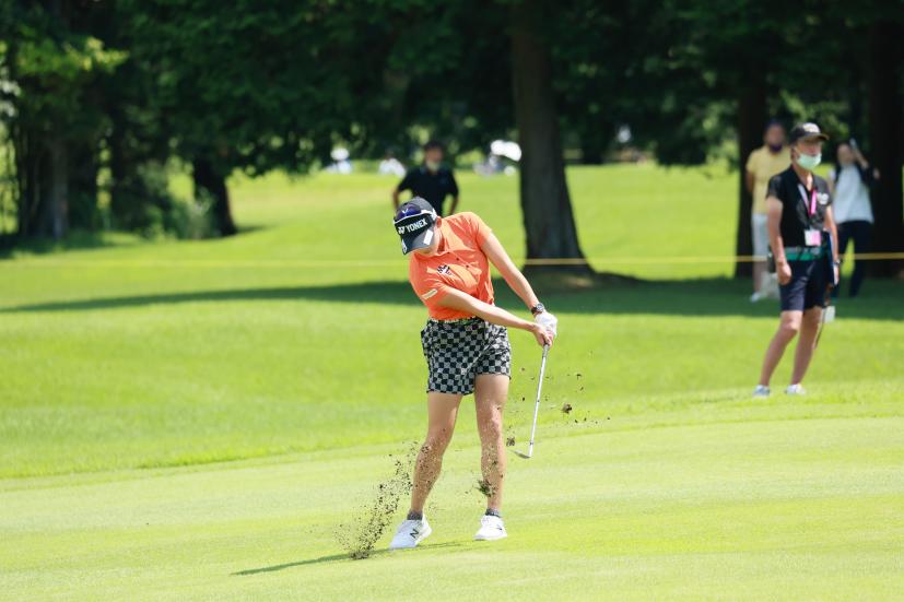 岩井千怜のウェッジスイング（斜め前方）連続写真【CATレディス2022】