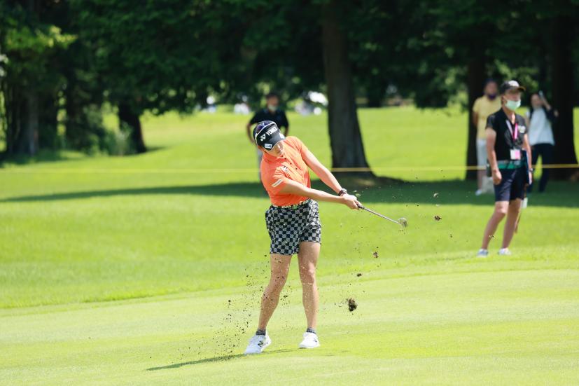 岩井千怜のウェッジスイング（斜め前方）連続写真【CATレディス2022】