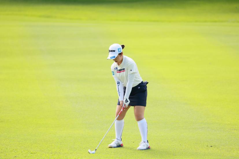 山下美夢有のアイアンスイング（斜め前方）連続写真【CATレディス2022】