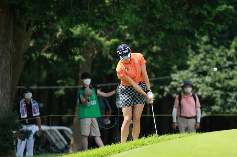 岩井千怜のウェッジスイング（アプローチ）連続写真【CATレディス2022】