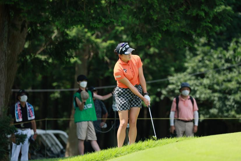 岩井千怜のウェッジスイング（アプローチ）連続写真【CATレディス2022】