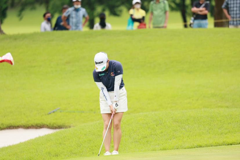 勝みなみのウェッジスイング（アプローチ）連続写真【CATレディス2022】