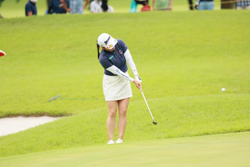 勝みなみのウェッジスイング（アプローチ）連続写真【CATレディス2022】