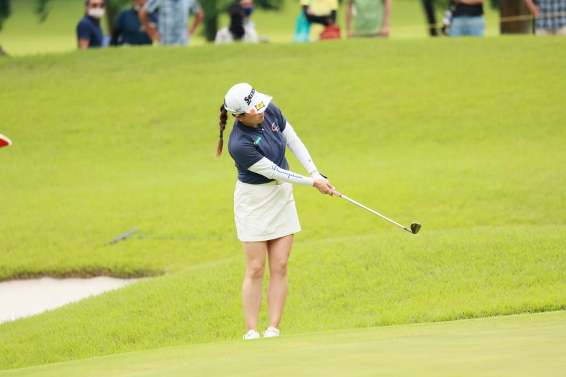 勝みなみのウェッジスイング（アプローチ）連続写真【CATレディス2022】
