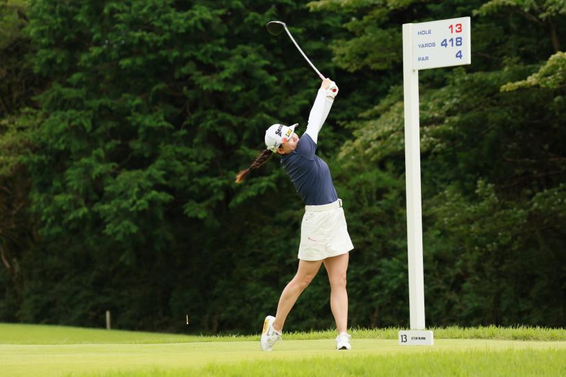 勝みなみのドライバースイング（斜め前方）連続写真【CATレディス2022】
