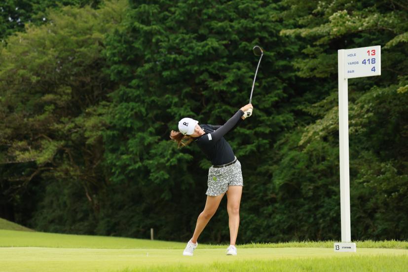 稲見萌寧のドライバースイング（斜め前方）連続写真【CATレディス2022】