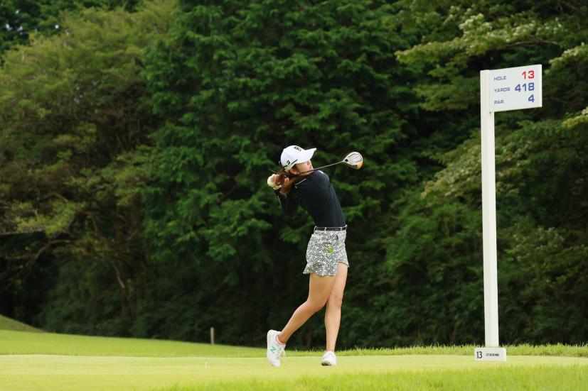 稲見萌寧のドライバースイング（斜め前方）連続写真【CATレディス2022】