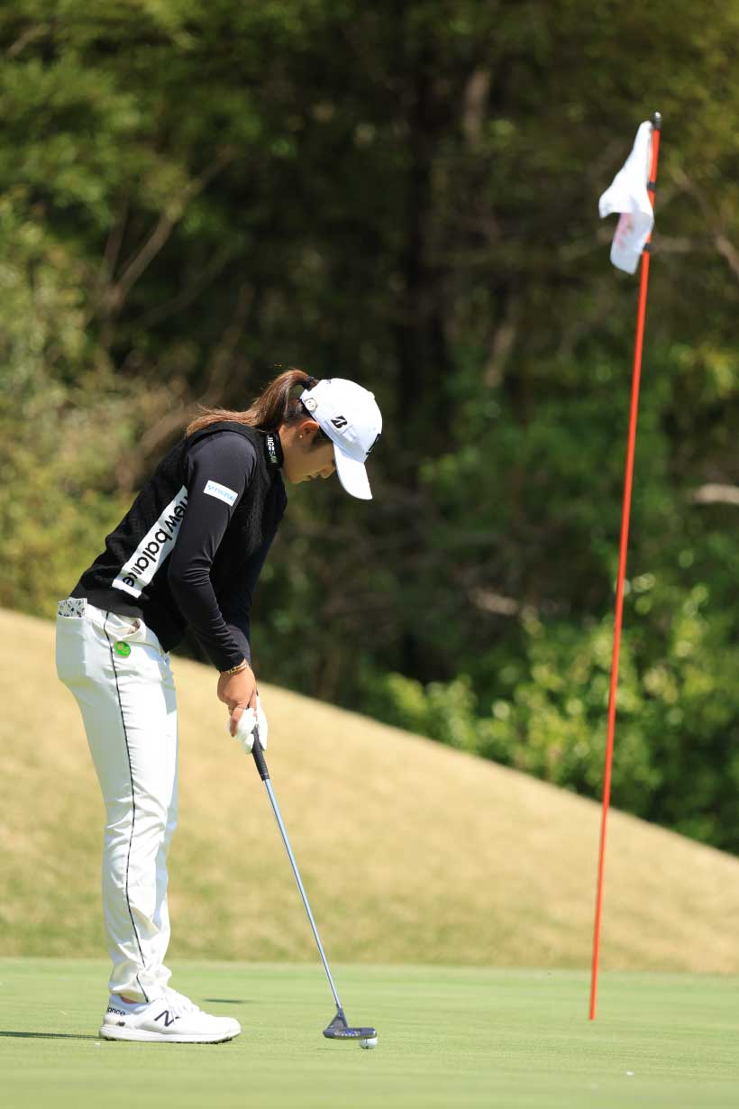 稲見萌寧パッティングストローク（後方）