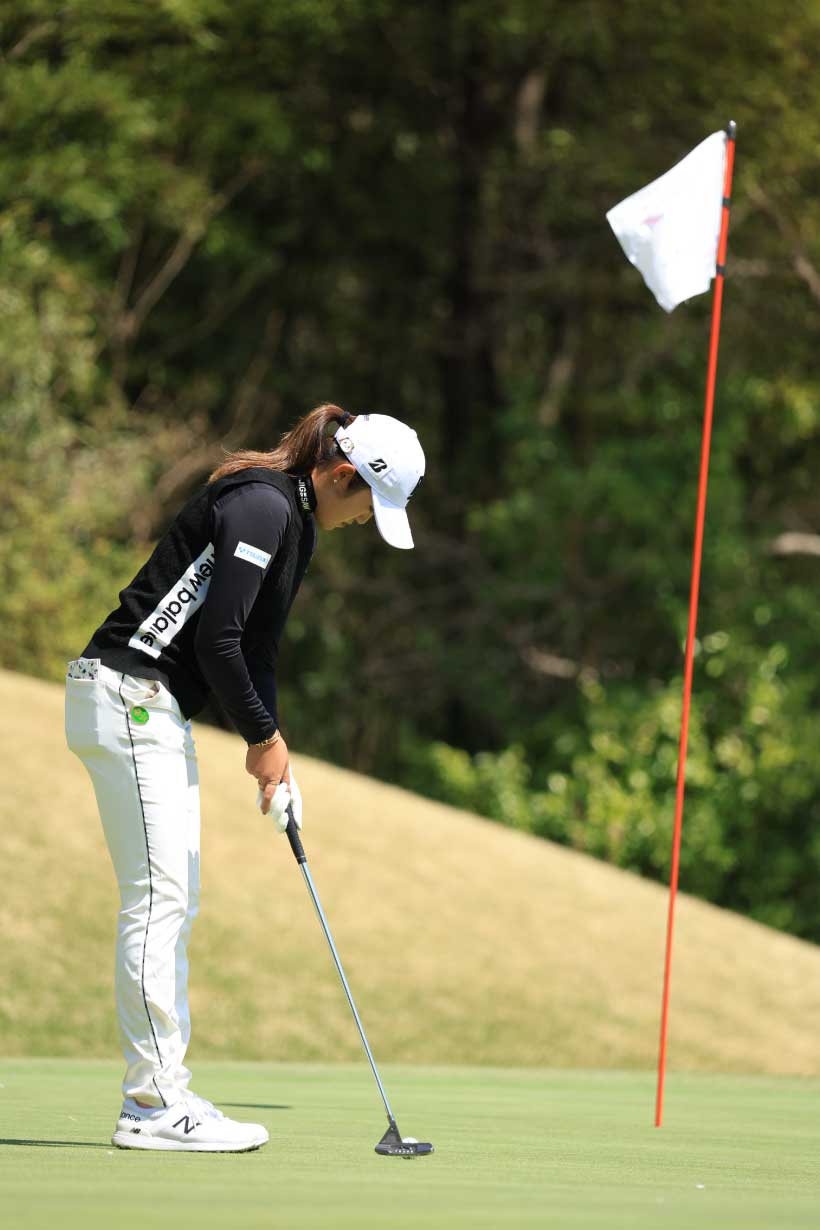 稲見萌寧パッティングストローク（後方）