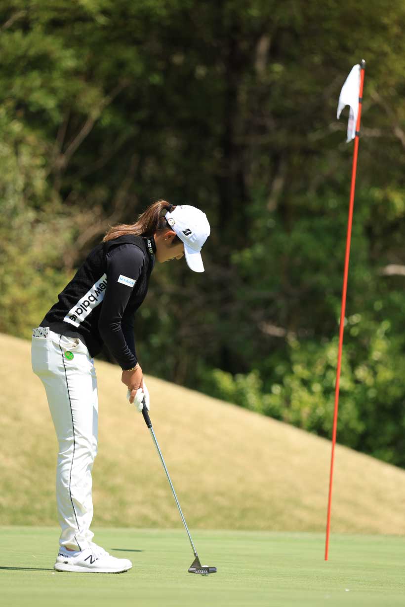 稲見萌寧パッティングストローク（後方）