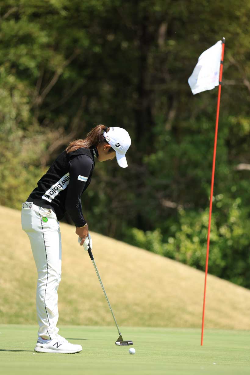 稲見萌寧パッティングストローク（後方）