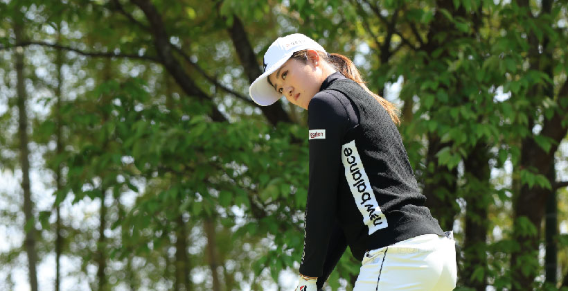 稲見萌寧パッティングストローク連続写真