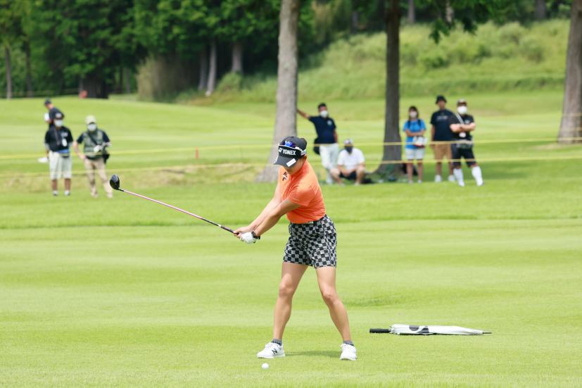 岩井千怜のフェアウェイウッドスイング（正面）連続写真【CATレディス2022】