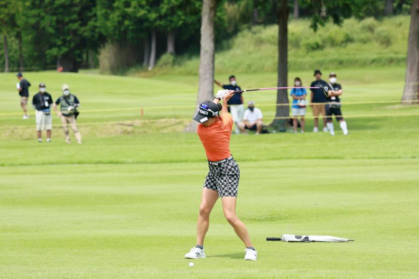 岩井千怜のフェアウェイウッドスイング（正面）連続写真【CATレディス2022】