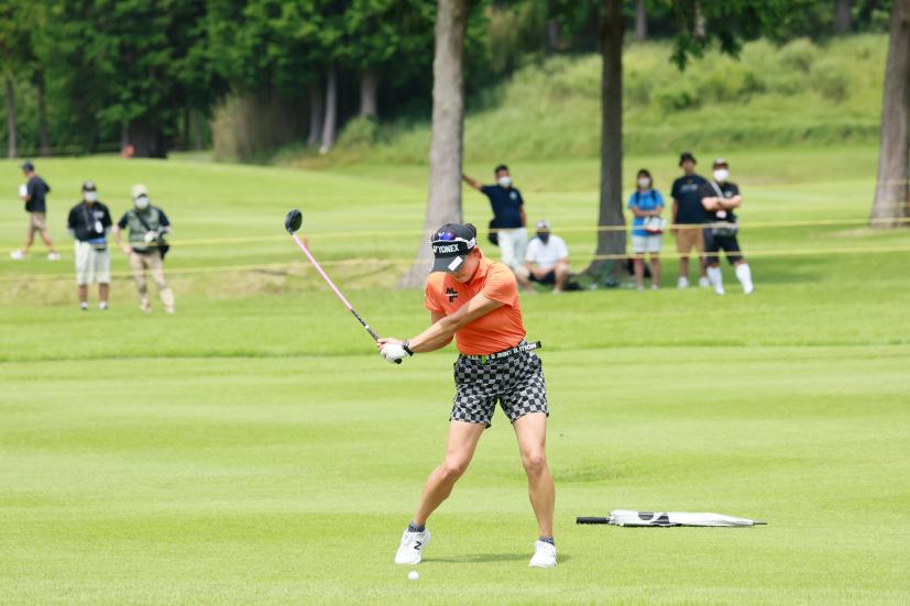 岩井千怜のフェアウェイウッドスイング（正面）連続写真【CATレディス2022】