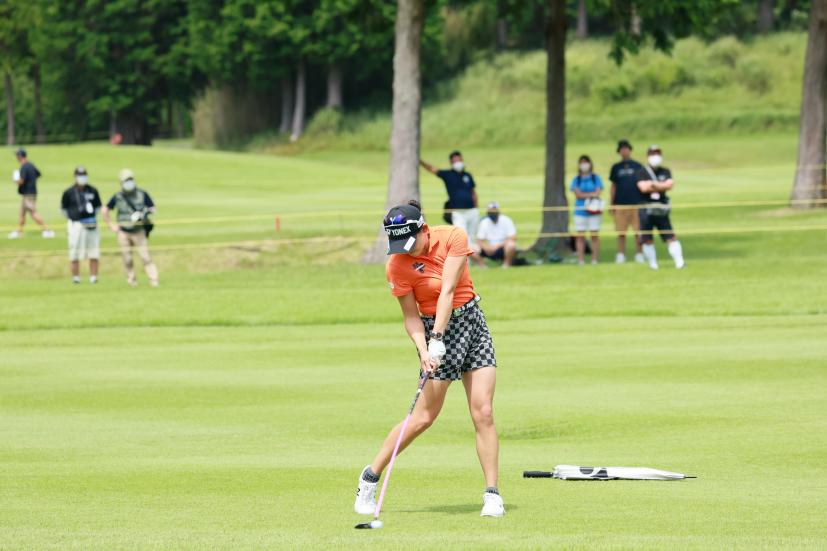 岩井千怜のフェアウェイウッドスイング（正面）連続写真【CATレディス2022】
