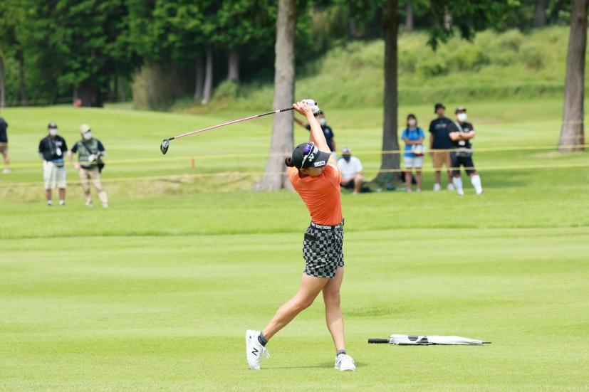 岩井千怜のフェアウェイウッドスイング（正面）連続写真【CATレディス2022】
