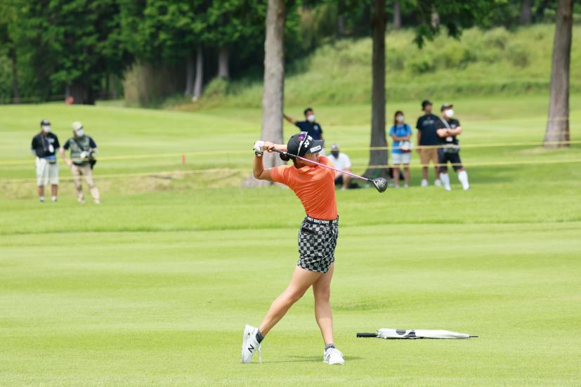 岩井千怜のフェアウェイウッドスイング（正面）連続写真【CATレディス2022】