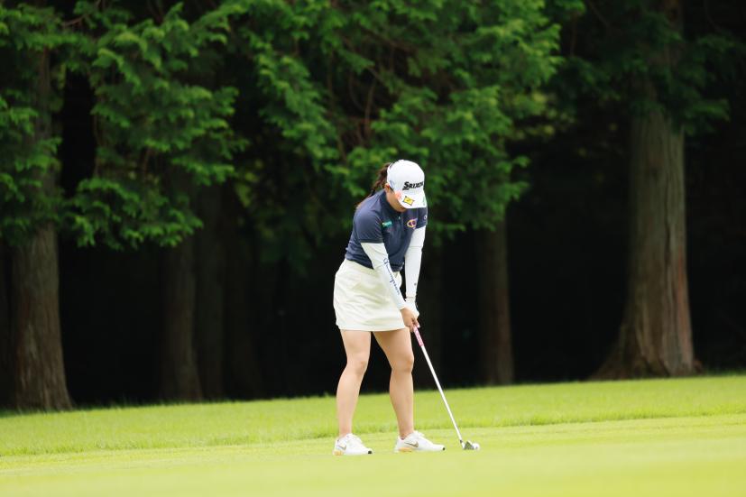 勝みなみのアイアンスイング（斜め後方）連続写真【CATレディス2022】