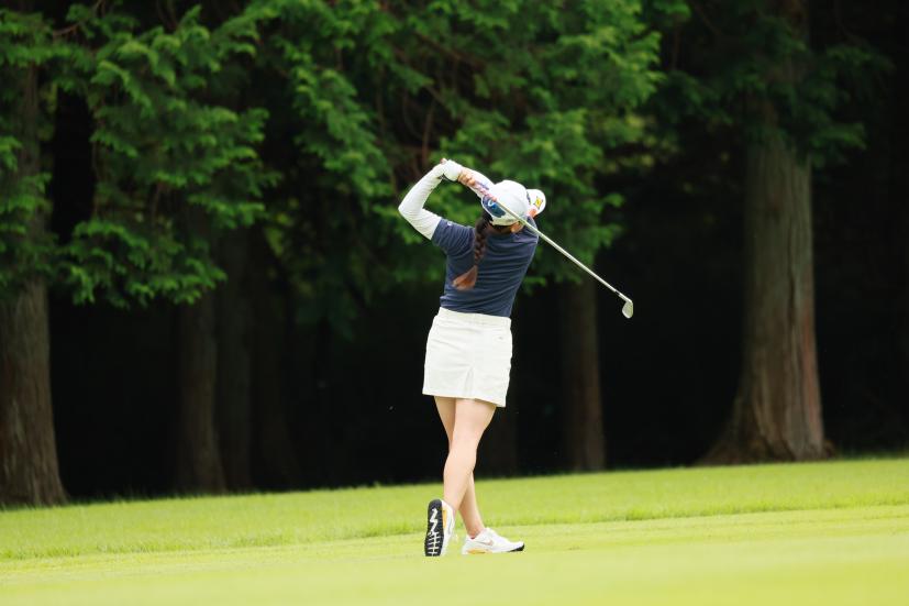 勝みなみのアイアンスイング（斜め後方）連続写真【CATレディス2022】