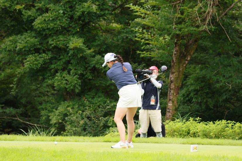 勝みなみのドライバースイング（斜め前方）連続写真【CATレディス2022】