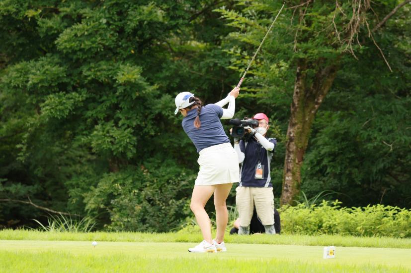 勝みなみのドライバースイング（斜め前方）連続写真【CATレディス2022】