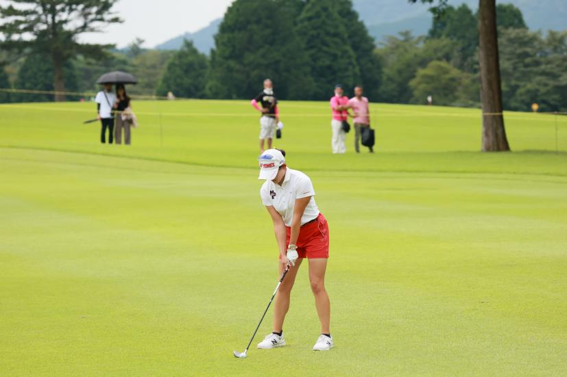 岩井千怜のアイアンスイング（斜め前方）連続写真【CATレディス2022】