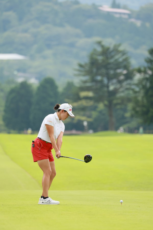 岩井千怜のドライバースイング（後方）連続写真【CATレディス2022】